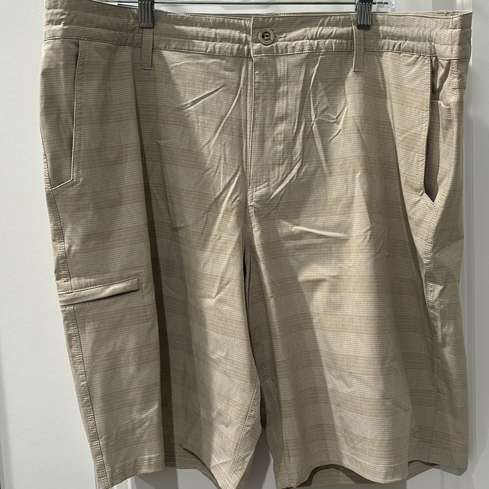 Men’s O’Neill khaki shorts. Size 40